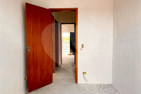 Casa à venda com 3 quartos, sendo 1 suíte, no condomínio Miguel Comitre, Poá - SP