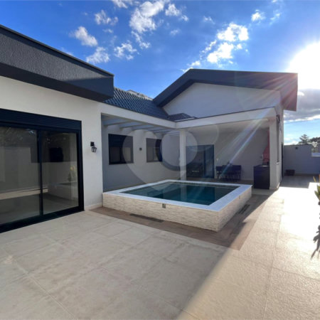 Casa à venda com 3 quartos, sendo 1 suíte, no condomínio Jardim Laguna, Indaiatuba - SP