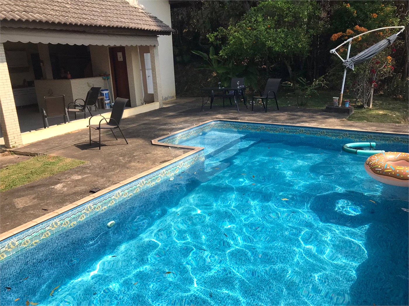 Casa à venda com 4 quartos, sendo 2 suítes, no condomínio Cinco Lagos, Mairiporã - SP