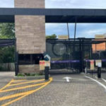 Casa à venda com 4 quartos, sendo 3 suítes,  no condomínio Vale da Santa Fé, Vinhedo - SP