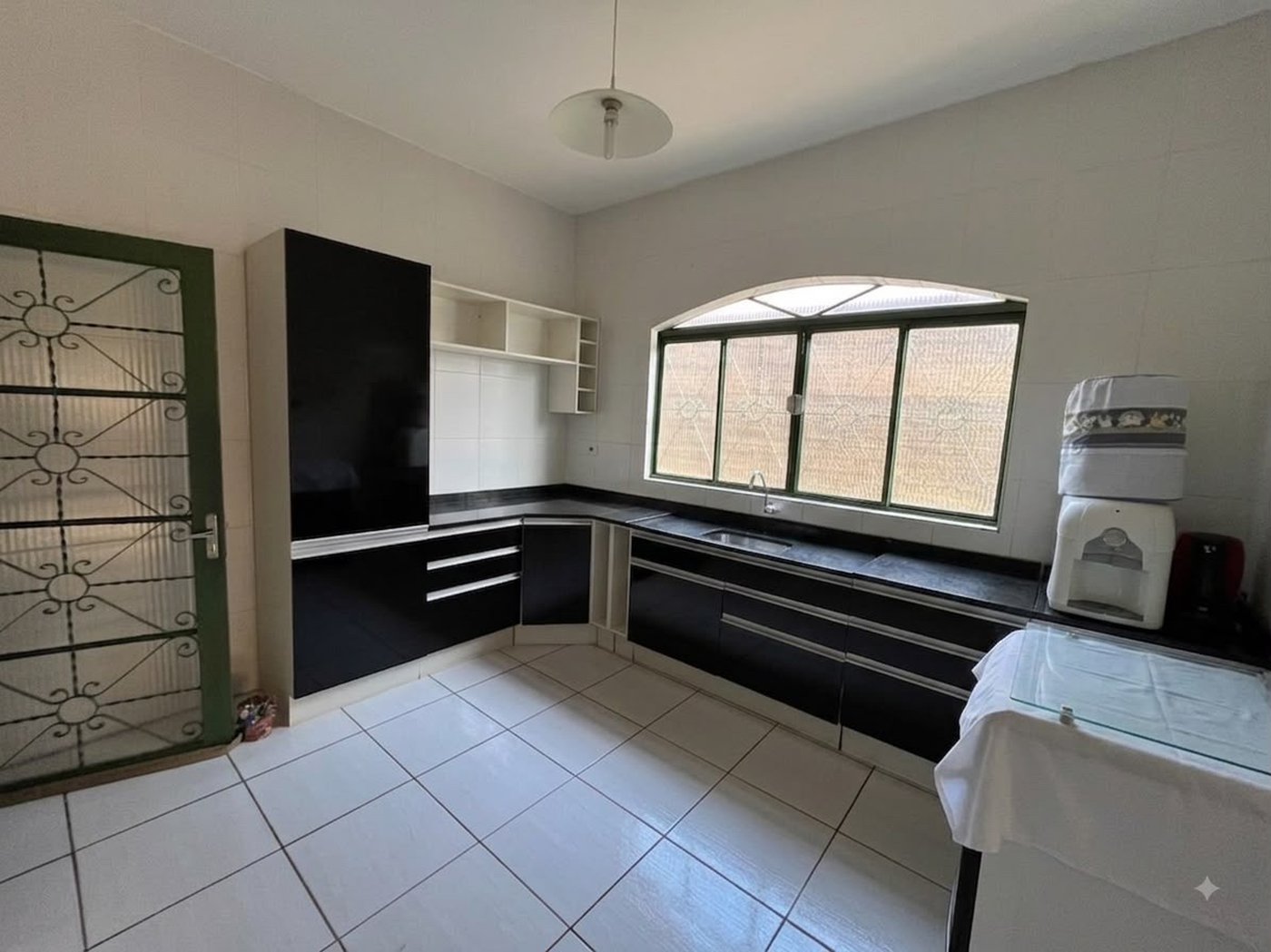 Casa à venda com 3 quartos, sendo 1 suíte, em Jardim das Oliveiras, Três Lagoas, MS
