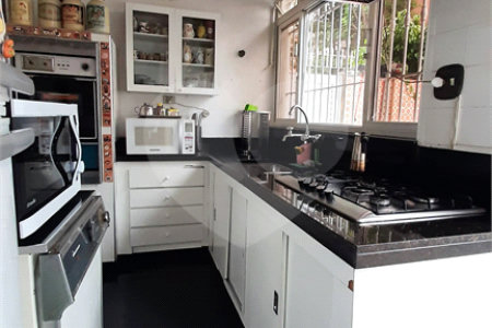 Casa de Vila à venda com 4 quartos, sendo 3 suítes, em Brooklin Velho, São Paulo, SP