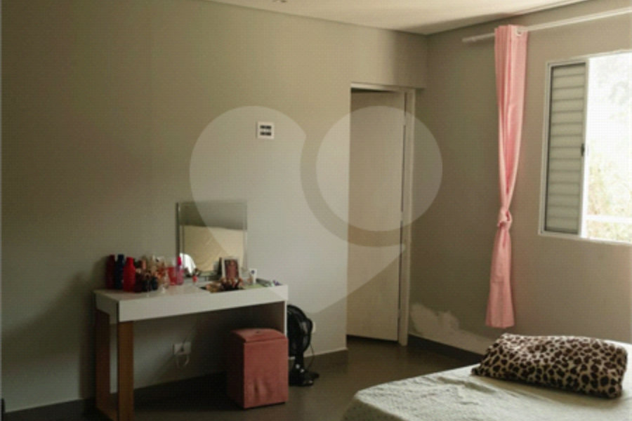 Casa à venda ou para alugar com 3 suítes em Mairiporã, SP