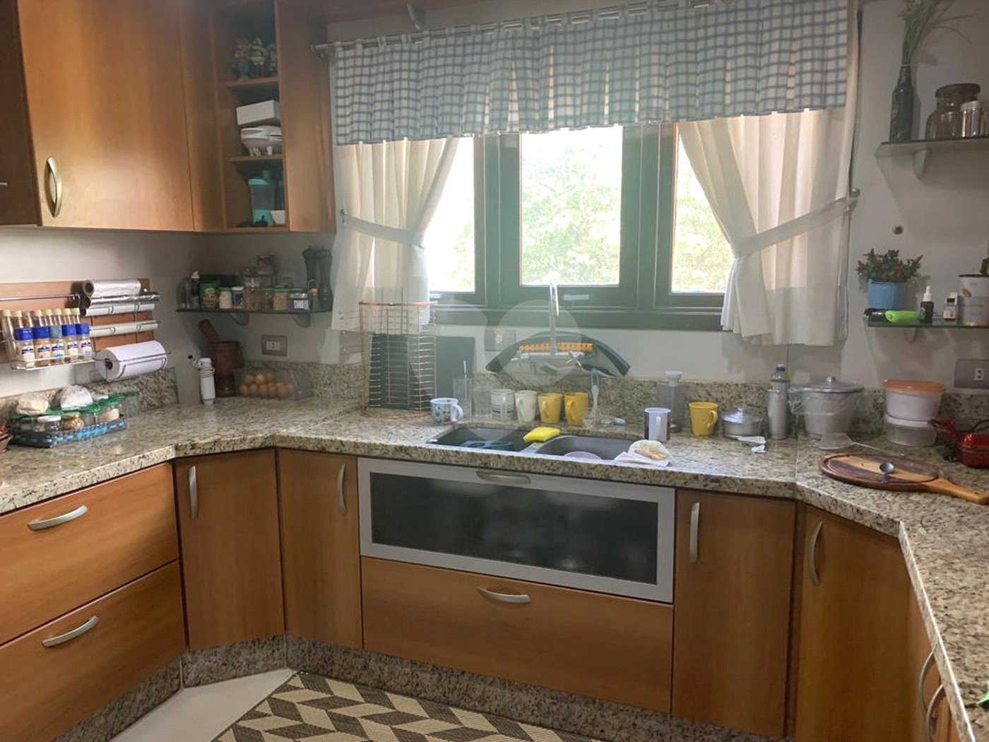 Casa à venda com 3 quartos, sendo 1 suíte, no condomínio Greenland, São Paulo - SP