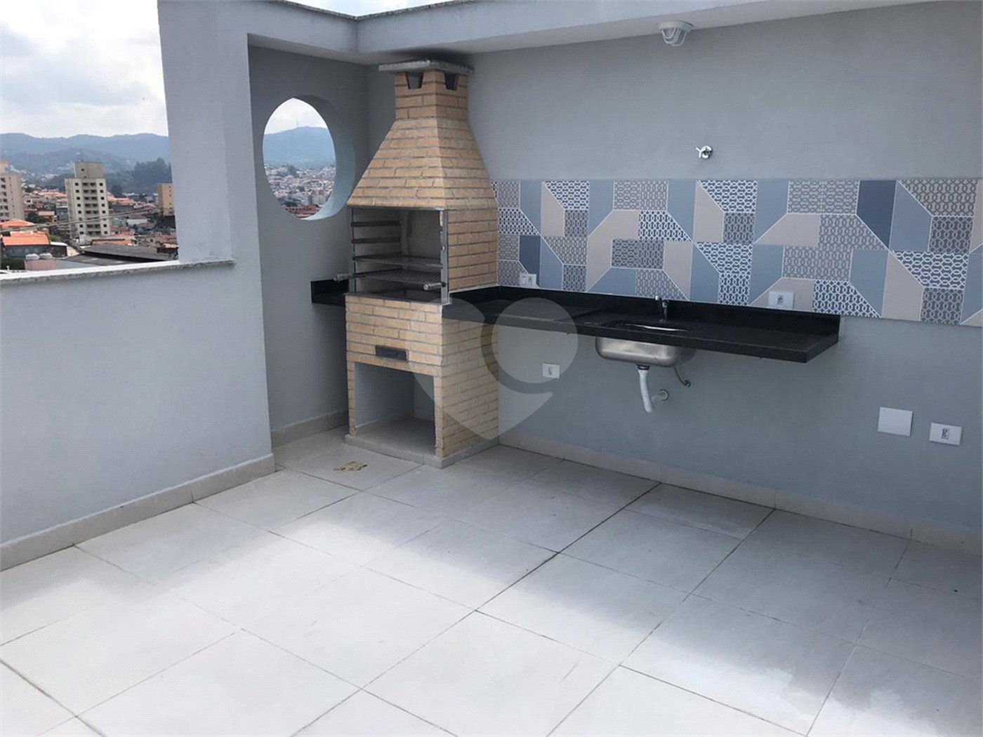 Casa à venda com 3 quartos, sendo 1 suíte, no condomínio Parque Vitória, São Paulo - SP