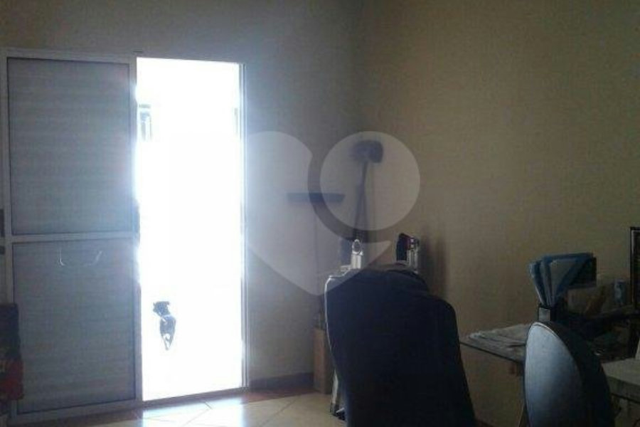 Casa à venda com 4 quartos, sendo 3 suítes, no condomínio Travessa Camarajibe,12, São Paulo - SP