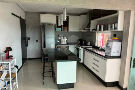 Casa à venda com 3 suítes em Taboão, São Roque, SP