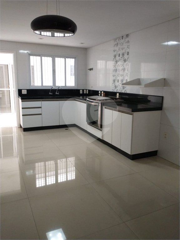 Sobrado à venda com 3 quartos, sendo 1 suíte, em Vila Pita, São Paulo, SP