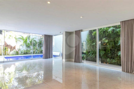 Casa à venda com 4 suítes no condomínio Hípica Garden, São Paulo - SP