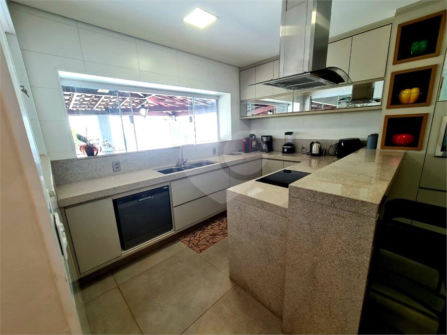 Casa à venda com 5 quartos, sendo 2 suítes, em Jardim das Roseiras, Araraquara, SP