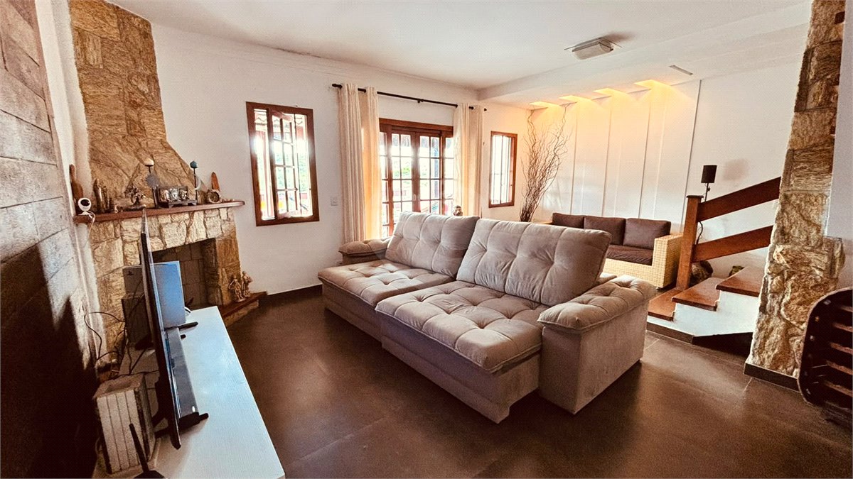 Sobrado à venda com 3 quartos, sendo 1 suíte, em Chácara Recanto Verde, Cotia, SP