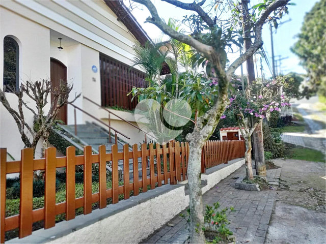 Sobrado à venda com 4 quartos, sendo 1 suíte,  em Tremembé, São Paulo, SP