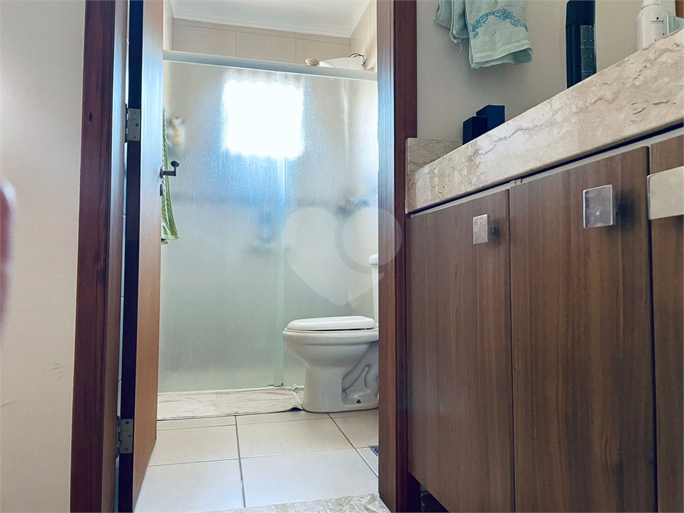 Casa à venda com 3 quartos, sendo 1 suíte, no condomínio Shambala I, Atibaia - SP