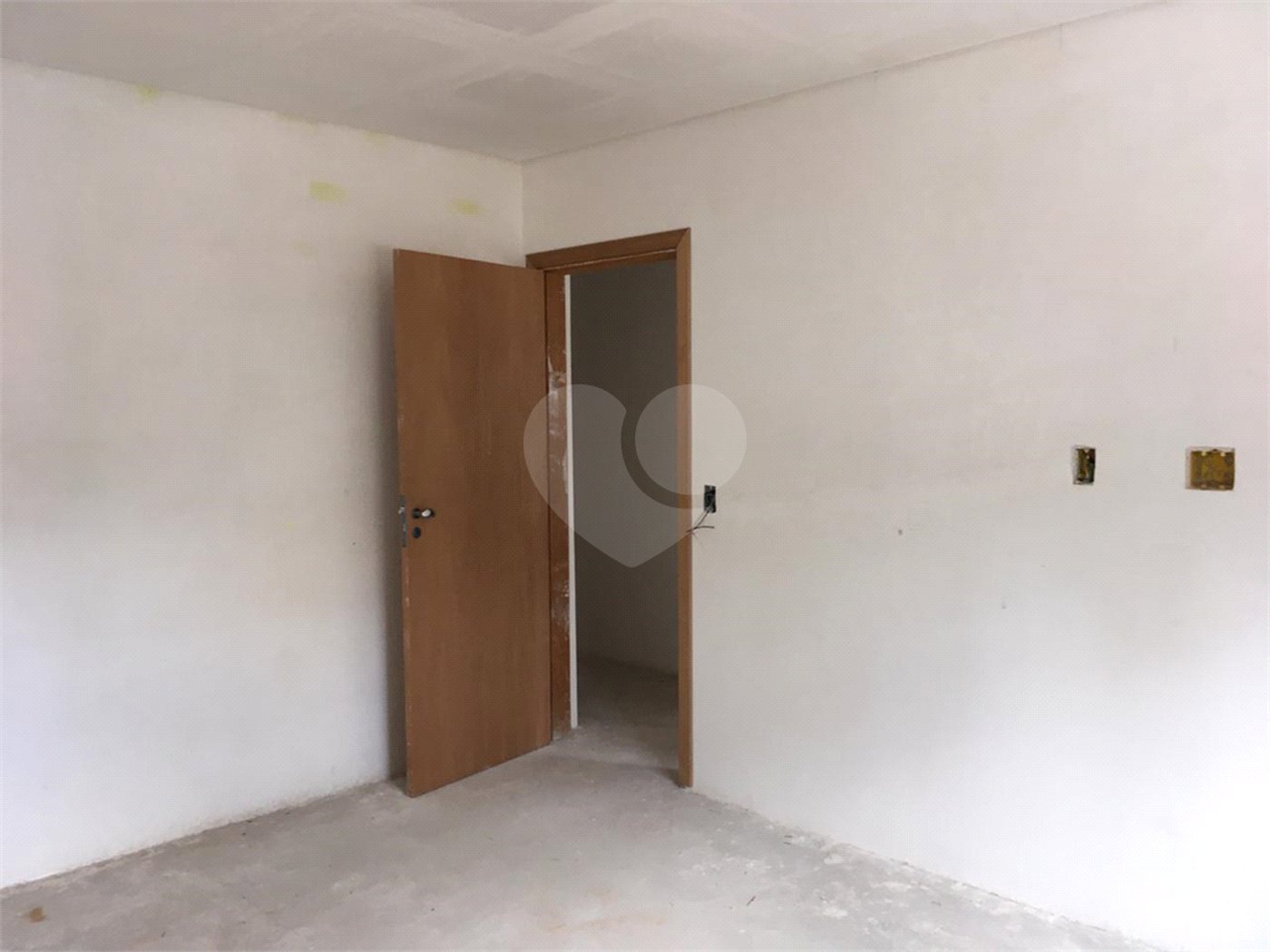 Casa à venda com 4 quartos, sendo 3 suítes,  em Vila Monumento, São Paulo, SP