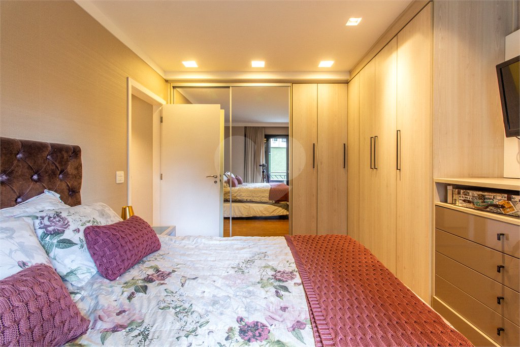 Apartamento à venda com 4 quartos, sendo 2 suítes,  em Vila Mariana, São Paulo, SP
