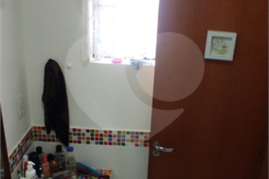 Casa à venda com 3 quartos, sendo 1 suíte,  no condomínio Residencial Vila Irmãos Arnoni, São Paulo - SP