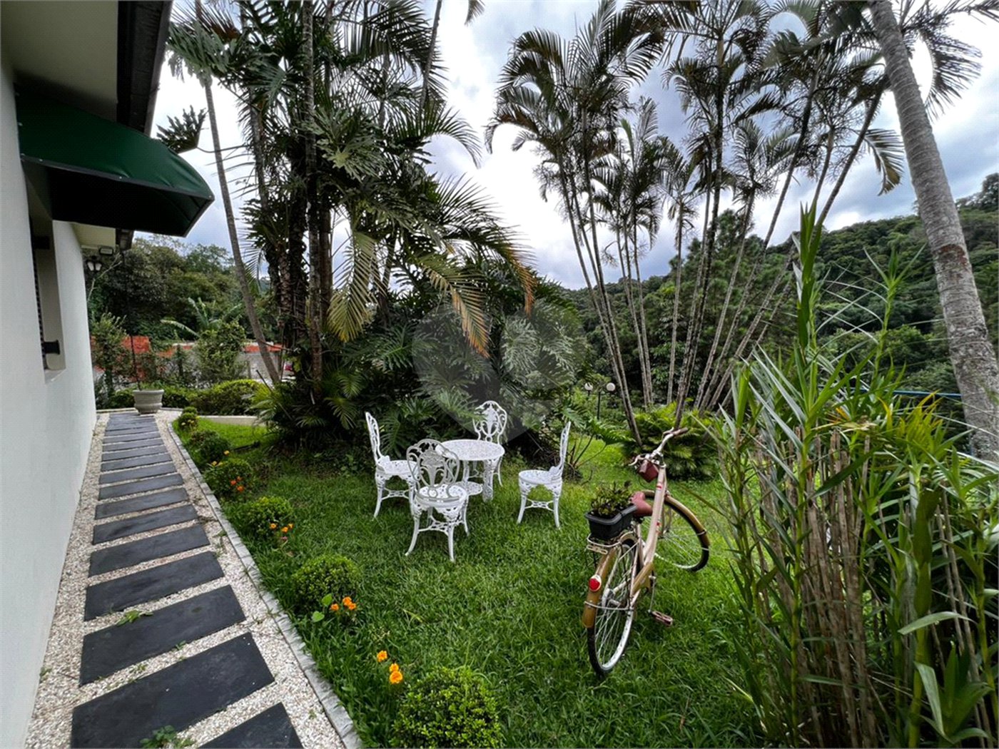 Casa à venda com 4 suítes no condomínio Alpes da Cantareira, Mairiporã - SP