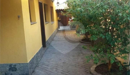 Casa à venda com 4 quartos, sendo 1 suíte,  em Vila Suissa, Mogi das Cruzes, SP