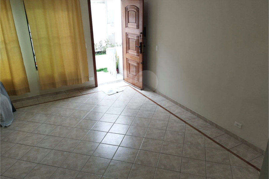 Casa à venda com 3 quartos, sendo 1 suíte, no condomínio Residencial Jardim das Palmas, São Paulo - SP