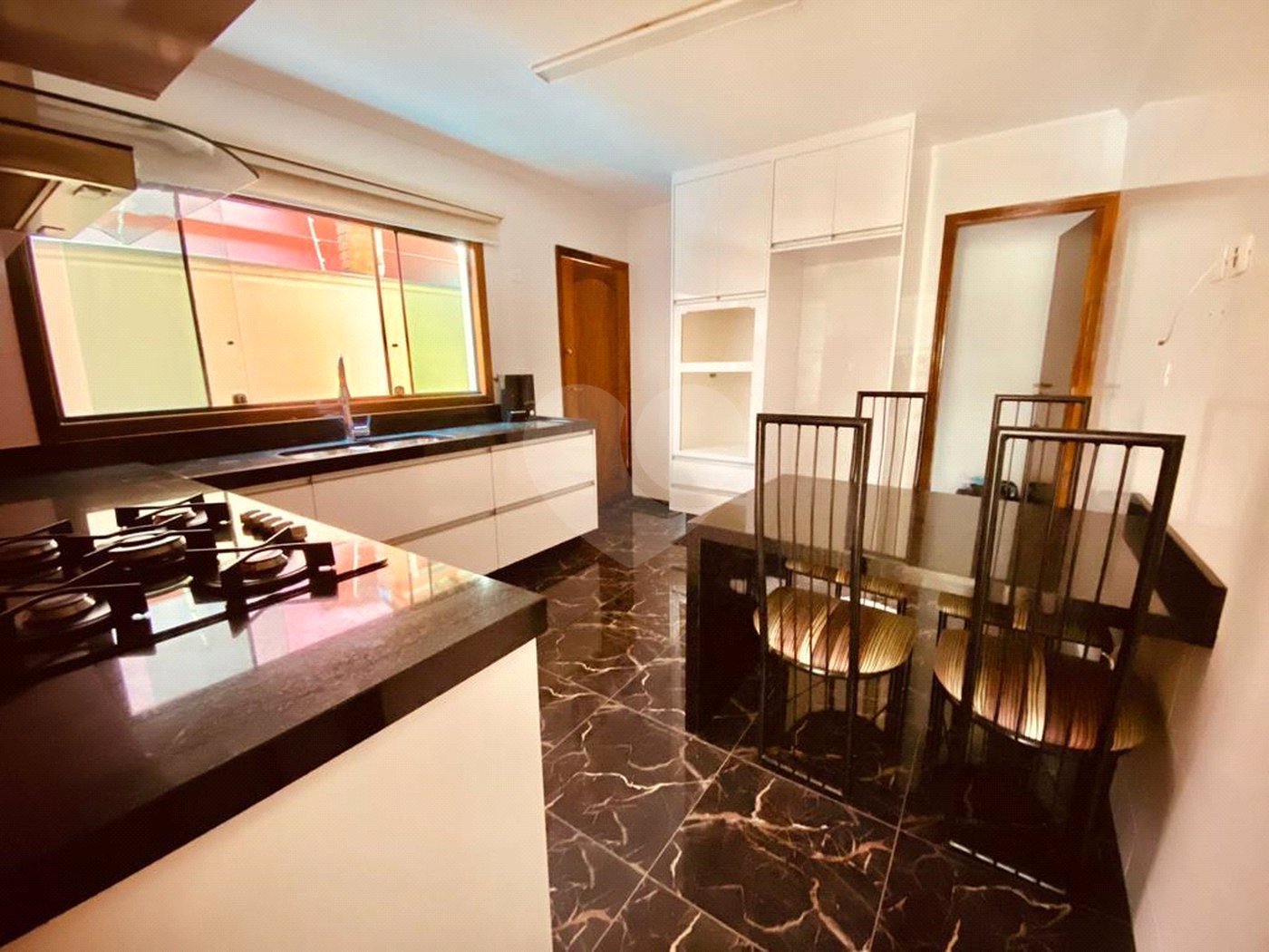 Sobrado à venda com 3 quartos, sendo 1 suíte, em Tremembé, São Paulo, SP