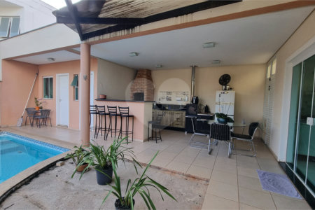 Casa à venda com 4 quartos, sendo 3 suítes,  no condomínio Residencial Villa dos Inglezes, Sorocaba - SP