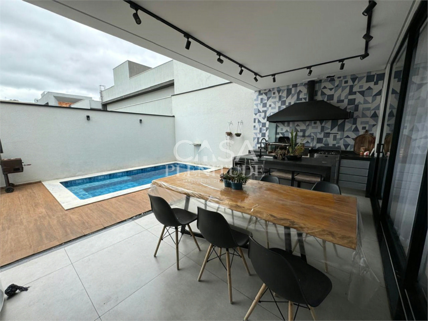 Casa em condomínio à venda com 3 suítes em Aparecidinha, Sorocaba, SP