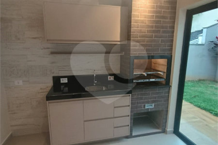 Casa para alugar com 3 quartos, sendo 1 suíte, no condomínio Recanto dos Paturis, Vinhedo - SP