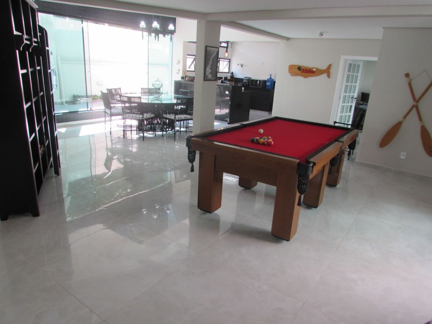 Casa de Alto Padrão com 5 Suítes e Lazer Completo– Guarujá