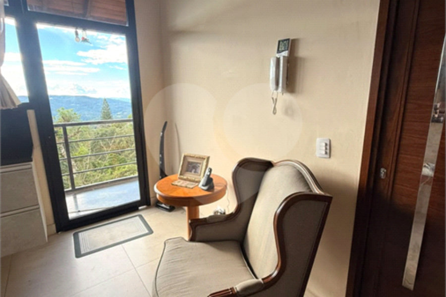 Casa à venda com 4 quartos, sendo 1 suíte,  no condomínio Alpes da Cantareira, Mairiporã - SP