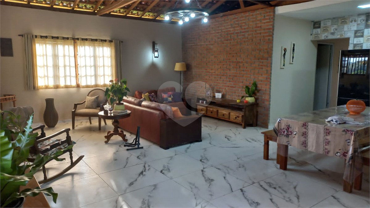 Chácara à venda com 4 quartos, sendo 1 suíte,  em Loteamento Quinta da Mata, Ibiúna, SP