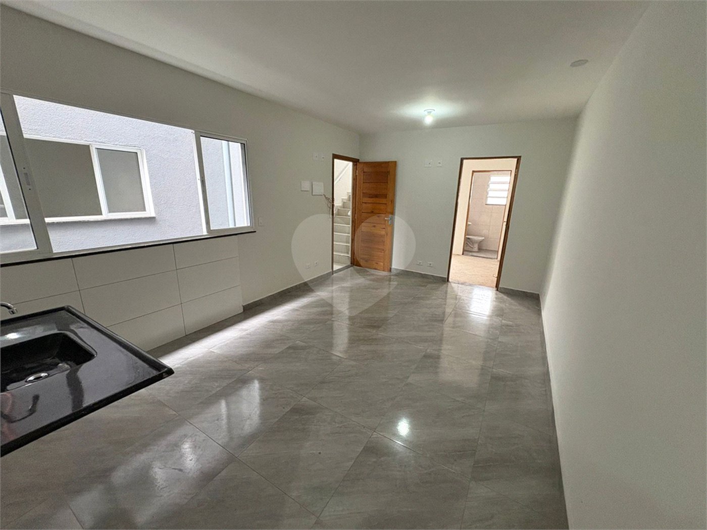 Casa à venda com 3 quartos, sendo 1 suíte, no condomínio Felipe Camarao, Poá - SP