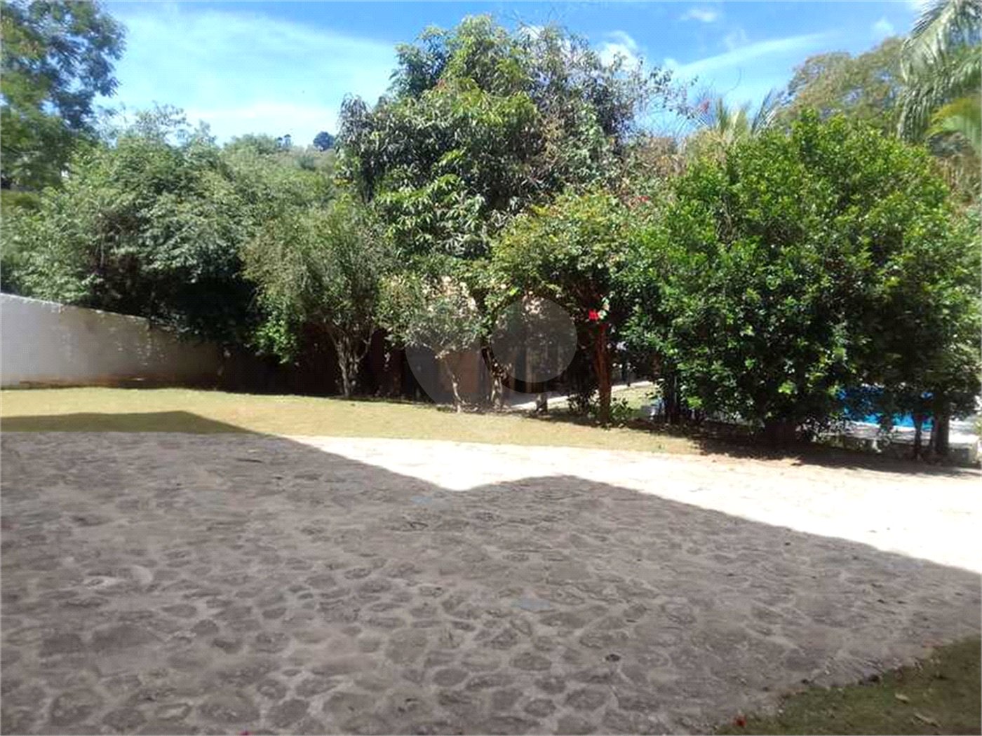 Casa à venda com 6 quartos, sendo 3 suítes, no condomínio Residencial Jardins de Mairiporã I, Mairiporã - SP