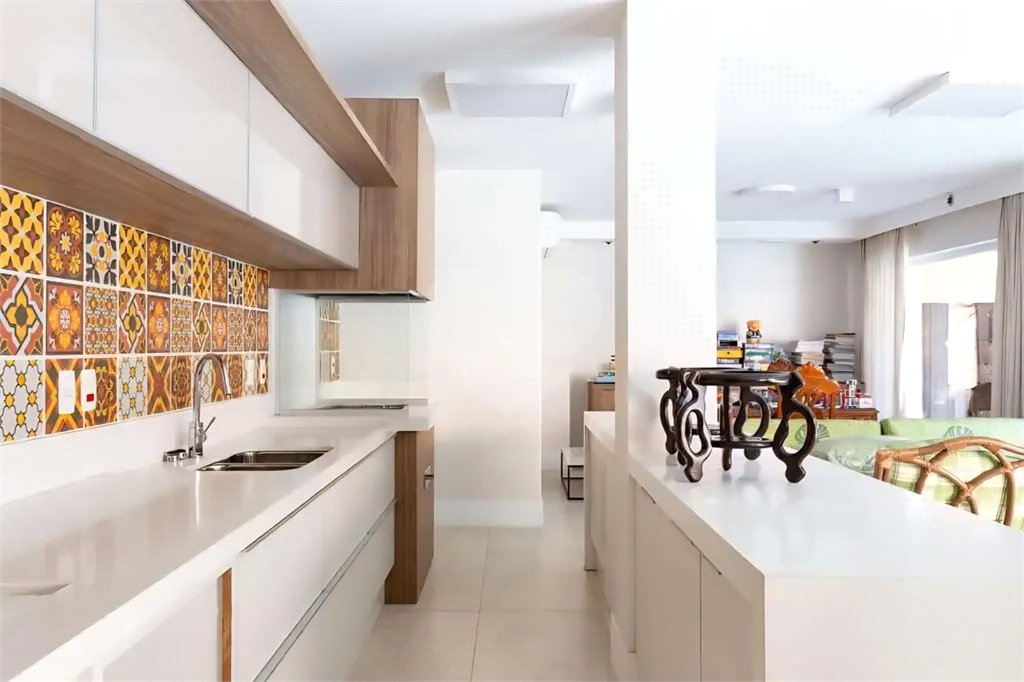 Casa à venda com 4 suítes em Jardim Leonor, São Paulo, SP