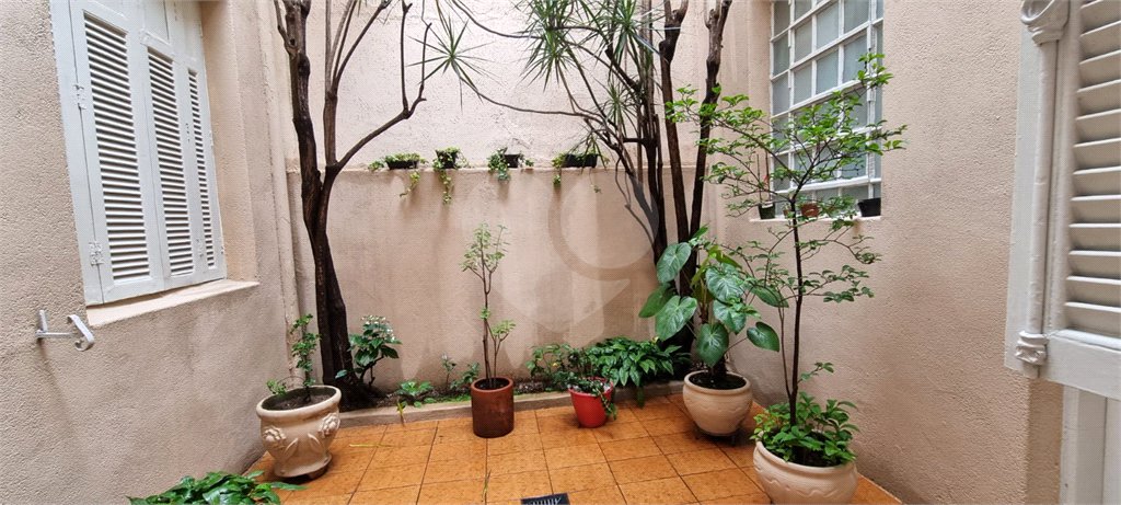 Sobrado à venda com 4 quartos, sendo 1 suíte,  em Água Branca, São Paulo, SP