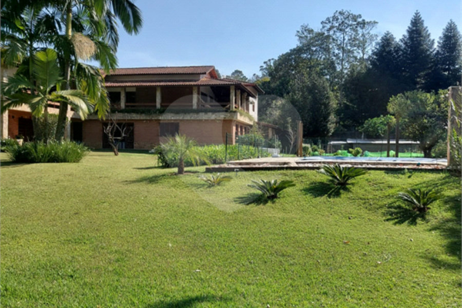 Sobrado à venda com 4 quartos, sendo 1 suíte, em Serra da Cantareira, Mairiporã, SP