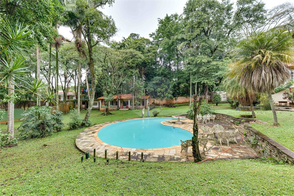 Casa à venda com 5 suítes no condomínio Chácara Flora, São Paulo - SP
