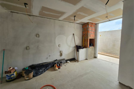 Casa à venda com 3 quartos, sendo 1 suíte, no condomínio Tivolli, Itapetininga - SP