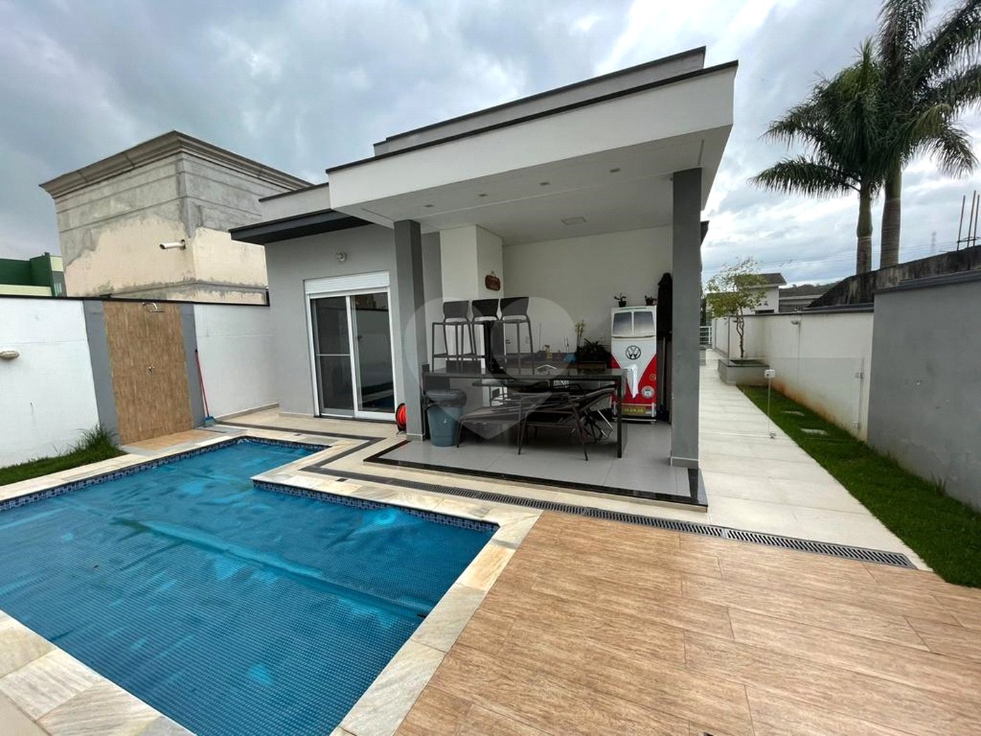 Casa à venda com 3 quartos, sendo 1 suíte,  no condomínio Aruã, Mogi das Cruzes - SP