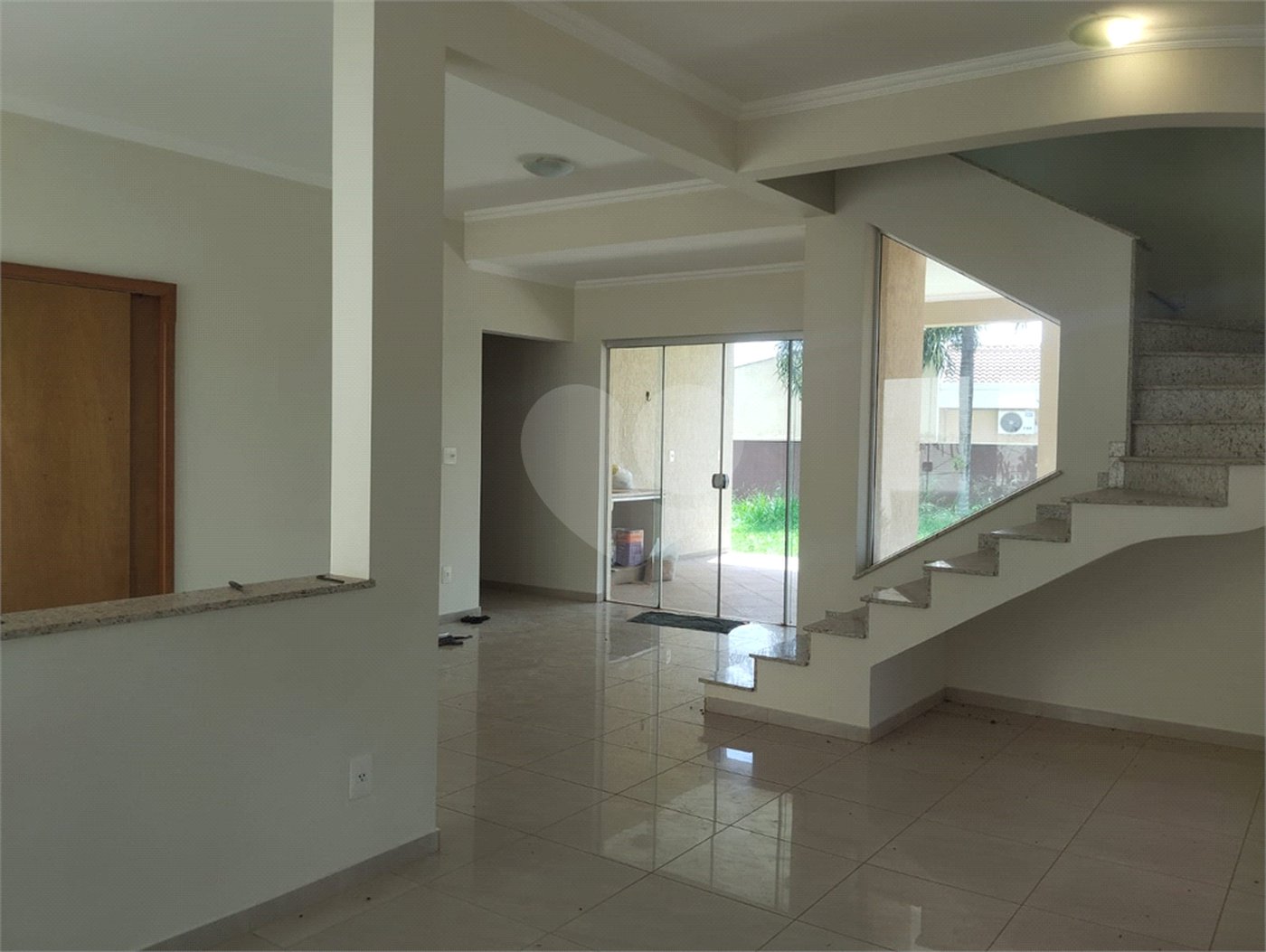 Sobrado à venda com 4 quartos, sendo 3 suítes, em Altos do Jaraguá, Araraquara, SP