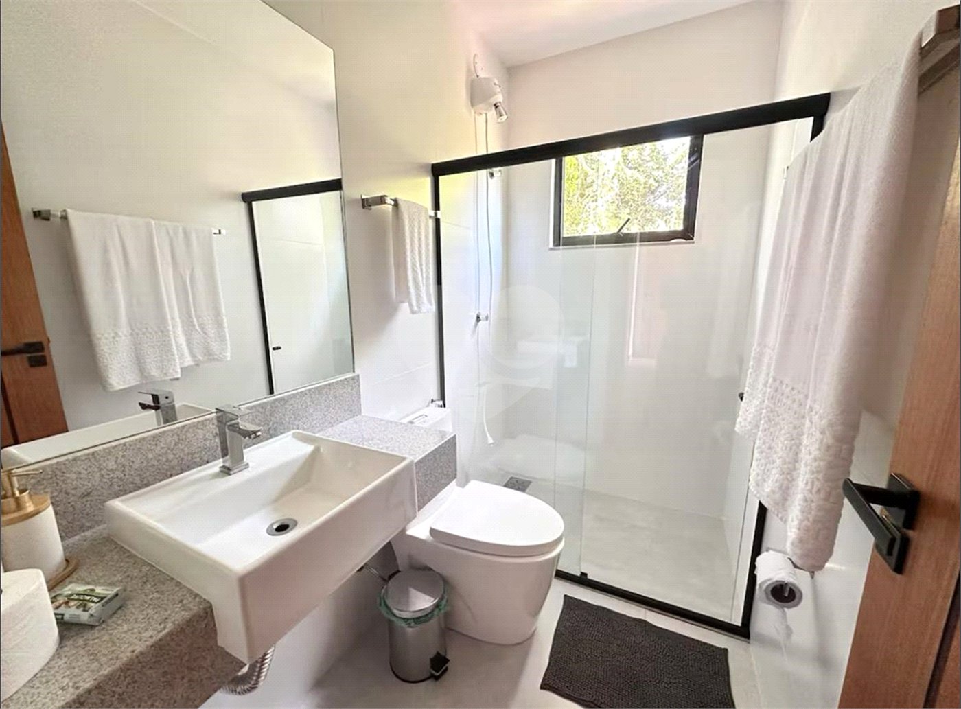 Casa à venda com 6 quartos, sendo 4 suítes,  em Caravelas, Armação dos Búzios, RJ