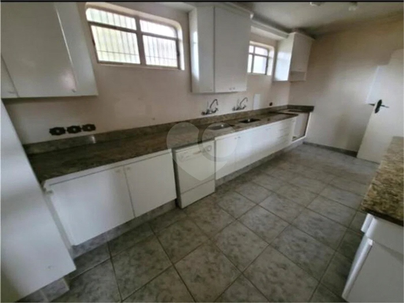 Chácara à venda com 5 quartos, sendo 4 suítes, em Chácara Terra Nova, Jundiaí, SP