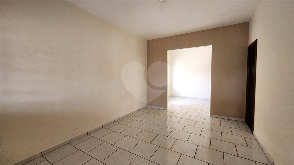 Casa à venda com 4 quartos, sendo 1 suíte, em Jardim Roberto Selmi Dei, Araraquara, SP