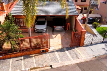 Casa à venda com 3 quartos, sendo 1 suíte, no Centro, Vinhedo, SP