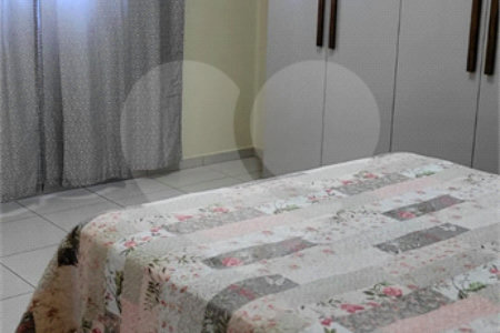 Casa à venda com 3 quartos, sendo 1 suíte,  no Centro, Guararema, SP