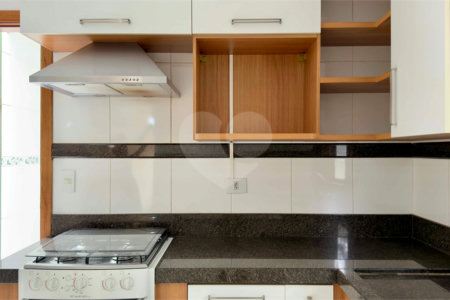 Casa à venda com 2 quartos no condomínio Portal dos Gamez, Atibaia - SP