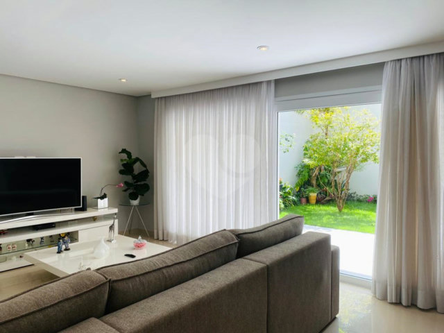 Casa à venda com 4 quartos, sendo 2 suítes,  no condomínio Residencial Vila Lagos, São Paulo - SP