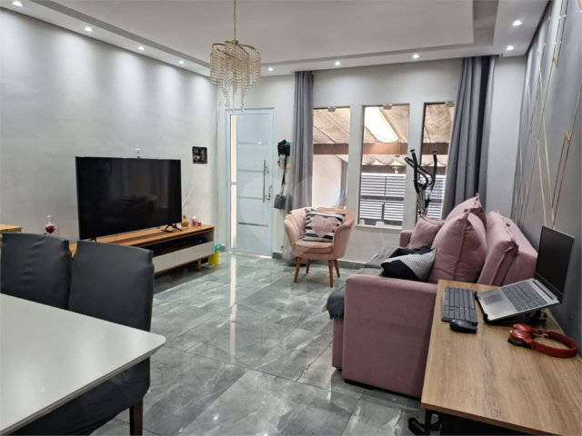 Sobrado à venda com 3 quartos em Jardim Santa Clara, Guarulhos, SP