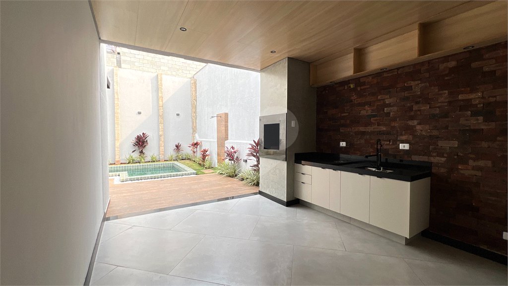 Casa à venda com 3 quartos, sendo 1 suíte, no condomínio Veneza, Mogi das Cruzes - SP