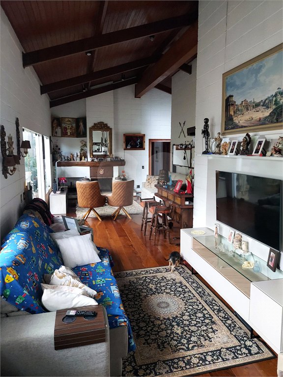 Casa à venda com 3 quartos, sendo 1 suíte, em Jardim Leonor, São Paulo, SP