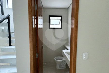 Sobrado à venda com 3 quartos, sendo 1 suíte,  em Jardim Cambuci, Mogi das Cruzes, SP